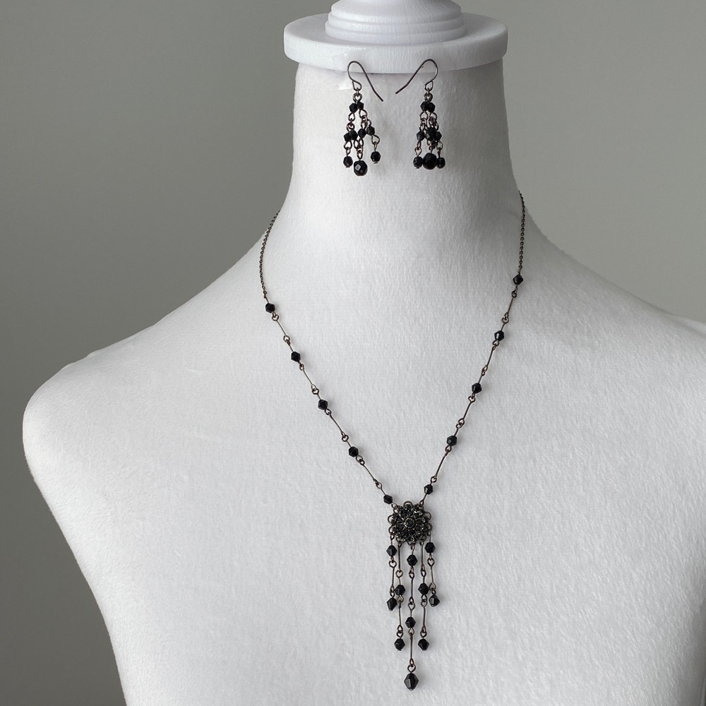 EUC Victorian Style Acrylic Beaded Y Necklace and Earrings Set Black